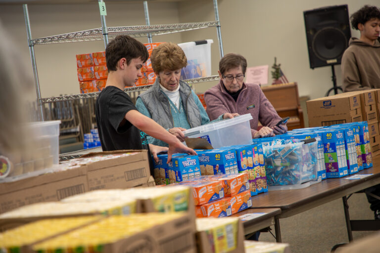 Hewes Students Lend a Hand in the Fight Against Hunger